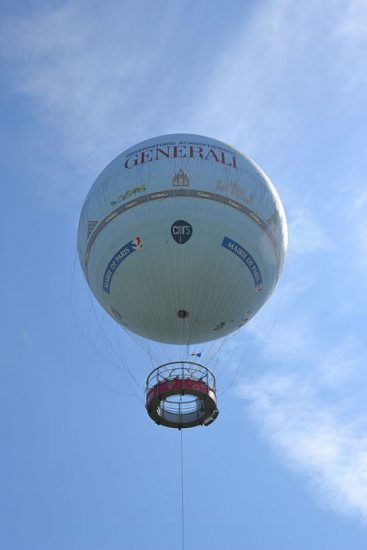 Ballon Géant hélium et skydancer groupe Peugeot Azur à l'Autoshow