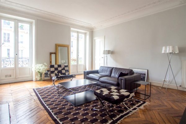 If you're interested in living in this part of Paris,  check out our appartments in the 14th arrondissement!