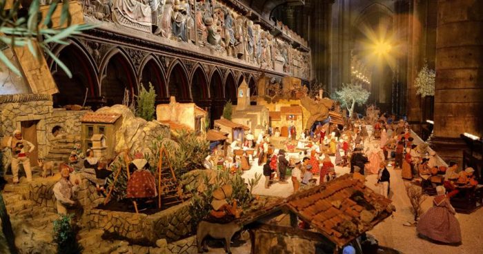 La Crèche de Noël à l'Hôtel de Ville de Paris : Un Symbole de Tradition et de Féérie