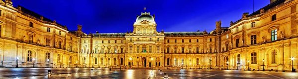 Musée-du-Louvre-de-nuit