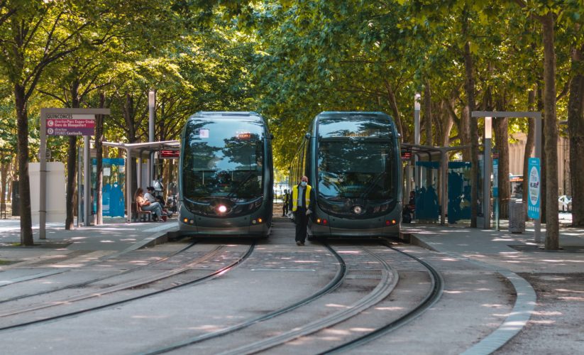 Transports à Bordeaux : tram, bus, vélo… guide pour se déplacer